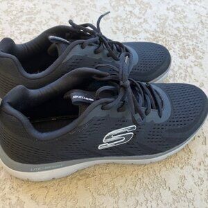 Skechers Men's memory foam Lite Weight  sneakers Size 10